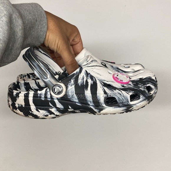 Crocs Classic Marbled Clog With Hello Kitty Jibbitz - Picture 3 of 8